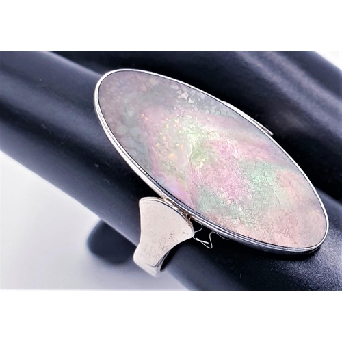 9 - SILVER / MOTHER OF PEARL RING (Size P , Total Weight 5.10  Grams)