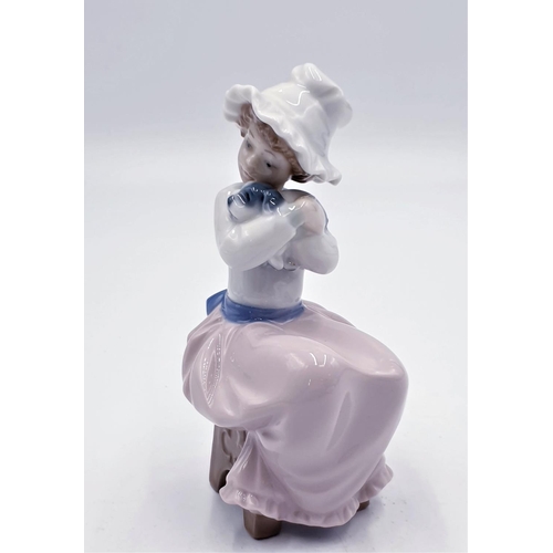 699 - LLADRO (Nao) 16.5 cm CHARACTER FIGURINE OF A YOUNG GIRL WITH DOG