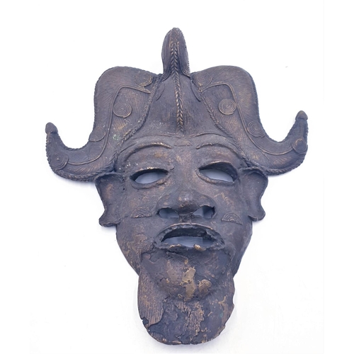 141 - BRONZE NATIVE WALL 27cm MASK