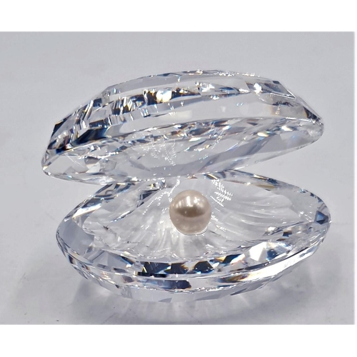 776 - SWAROVSKI CRYSTAL SHELL WITH PEARL / OYSTER.
Designer: Michael Stamey,Introduced: 1988
Retired: 2017... 