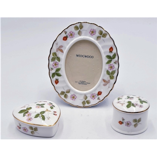 90 - WEDGWOOD CHINA ITEMS (3) IN THE WILD STRAWBERRY DESIGN ,LIDDED TRINKET BOXES (2) Plus PHOTOFRAME