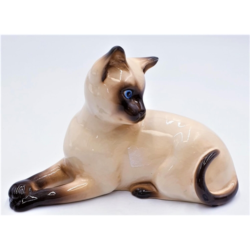 774 - BESWICK 18.4cm MODEL OF A SIAMESE CAT  (Lying-Facing Left) MODEL No 1558 1958/63 (Chocolate Point Gl... 