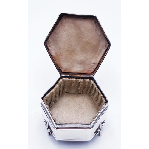 142 - SOLID SILVER (Hallmarked) RING /TRINKET BOX (Original Fittings) c1914 (Total Weight 77 Grams)