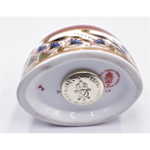 410A - ROYAL CROWN DERBY CHINA PAPERWEIGHT FASHIONED AS A LADYBIRD (Silver Stopper)