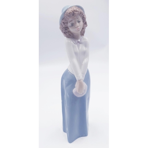 118B - LLADRO (Nao) PORCELAIN Large 24cm CHARACTER FIGURINE OF A YOUNG GIRL WITH HAT AND HOLDING A PINK PUR... 