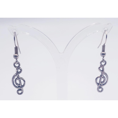 122 - SILVER (925) MUCICAL NOTE DESIGN EARRINGS  (Presentation Box)