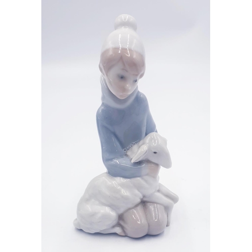 136 - LLADRO PORCELAIN 15cm CHARACTER FIGURINE OF A YOUNG BOY With LAMB  