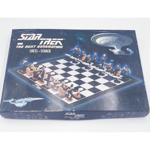 90 - STAR TREK THE NEXT GENERATION CHESS SET (Original Box)