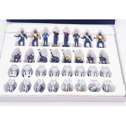 90 - STAR TREK THE NEXT GENERATION CHESS SET (Original Box)