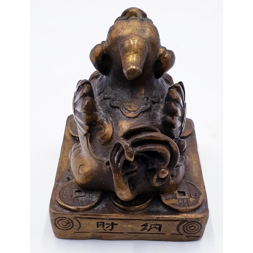 146 - BRONZE/BRASS CHINESE Miniature 4.5cm x 5cm MODEL OF A FOO DOG  (Old)