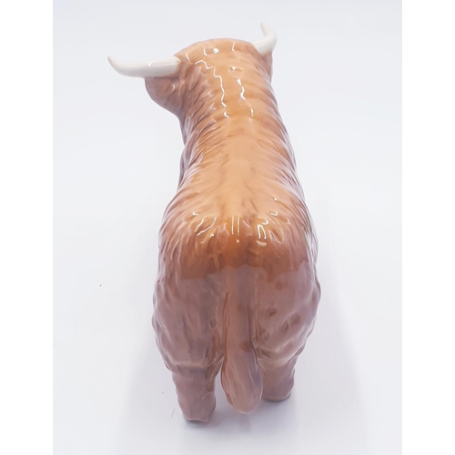 197 - BESWICK Large 12.7cm Model Of A HIGHLAND BULL MODEL No 2008 (Tan/brown Gloss Colourway) 1965-1990 De... 