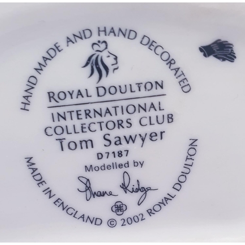 363 - ROYAL DOULTON Small 13.3cm CHARACTER JUG 'TOM SAWYER' (Handle: Pail Of White Wash And A Fence) D7187... 