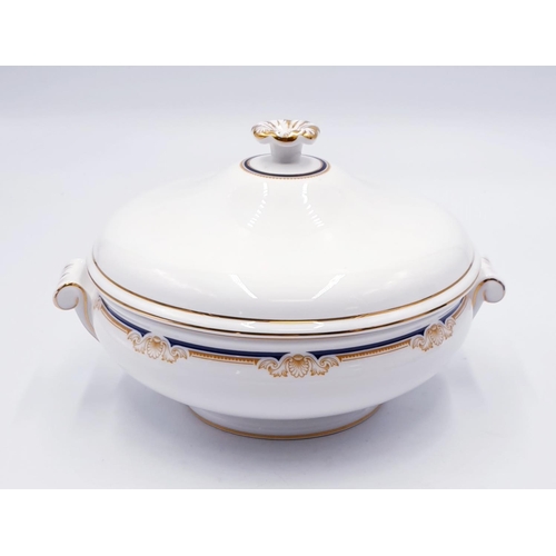 73A - WEDGWOOD CHINA 20cm Dia LIDDED TUREEN IN THE CAVENDISH DESIGN