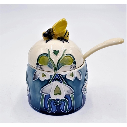 414 - OLD TUPTON WARE TUBELINED HONEY POT And SPOON  (6524) IN THE SNOWDROP DESIGN (Original Box)