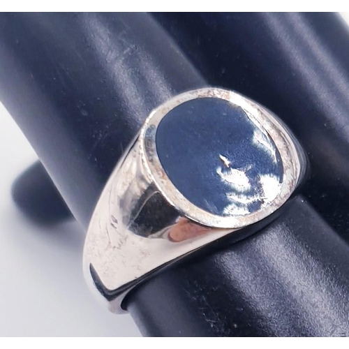 285 - STERLING SILVER / BLACK ONYX GENTS SIGNET RING  (As New,Unused) (Size V,Total Weight 6.54 Grams)