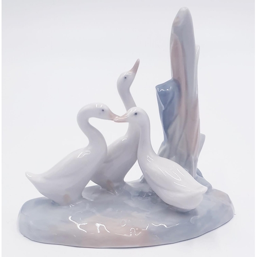 296 - LLADRO (Nao) PORCELAIN MODEL OF GEESE