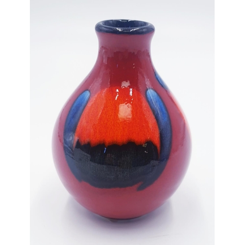 401 - POOLE POTTERY 13cm 