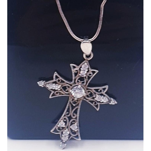 90 - SILVER (925) CROSS PENDANT ON A SILVER (925) 40cm NECK CHAIN (Boxed)