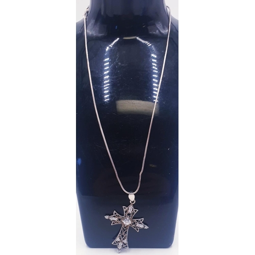 90 - SILVER (925) CROSS PENDANT ON A SILVER (925) 40cm NECK CHAIN (Boxed)