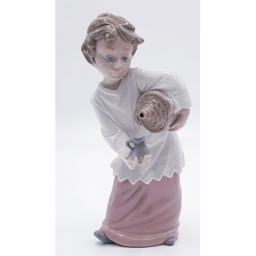 751 - LLADRO (Nao) 21cm CHARACTER FIGURINE OF A CHOIR BOY POURING WINE INTO A JUG 