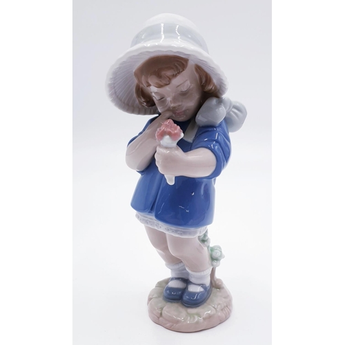 754 - LLADRO (Nao) PORCELAIN 20cm CHARACTER FIGURINE OF A YOUNG GIRL With BLUE BONNET And HOLDING A POSY