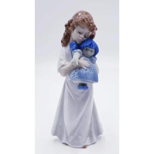 760 - LLADRO (Nao) PORCELAIN Large 21cm FIGURINE OF A GIRL WITH RAG DOLL 