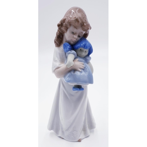 760A - LLADRO (Nao) PORCELAIN Large 21cm FIGURINE OF A GIRL WITH RAG DOLL 