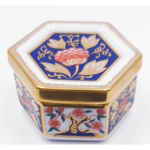 784 - ROYAL CROWN DERBY CHINA HEXAGONAL TRINKET POT TOGETHER WITH ROYAL CROWN DERBY CHINA (Boxed Set Of Tw... 