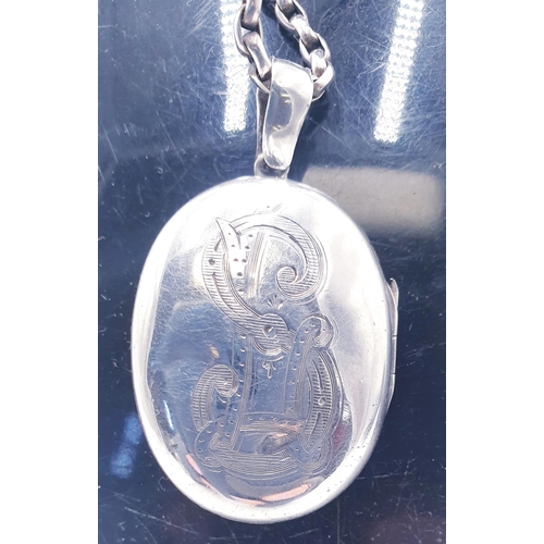 879 - SOLID SILVER VICTORIAN Large LOCKET (With Woven Hair Inside) ON A 44 cm NECK CHAIN (Boxed)