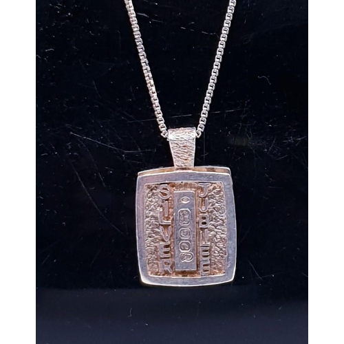 874 - SOLID SILVER SQUARE TEXTURED BARK EFFECT INGOT ON A STERLING SILVER 51cm BOX CHAIN (Fully Hallmarked... 