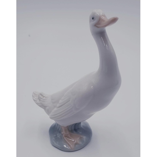 363 - LLADRO (Nao) PORCELAIN MODEL OF A GOOSE