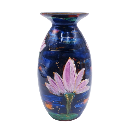 607 - ANITA HARRIS ART POTTERY 21cm MINOS VASE IN THE LOTUS FLOWER DESIGN (Signed In Gold By Anita Harris)