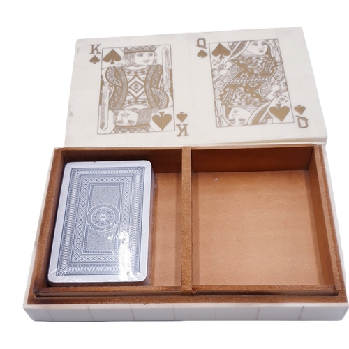 578 - SCRIMSHAW KING And QUEEN OF DIAMONDS CARD CASE (With Cards)