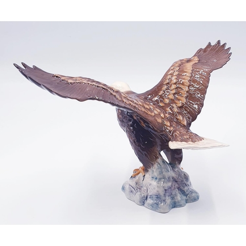 636 - BESWICK Large 18.4cm MODEL OF A BALD EAGLE (Model No 1018) (Gloss Colorway) 1945/95 Designed By Mr A... 