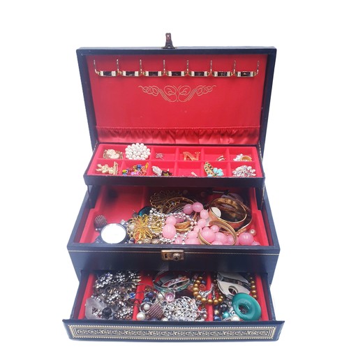 683 - JEWELLERY BOX & CONTENTS