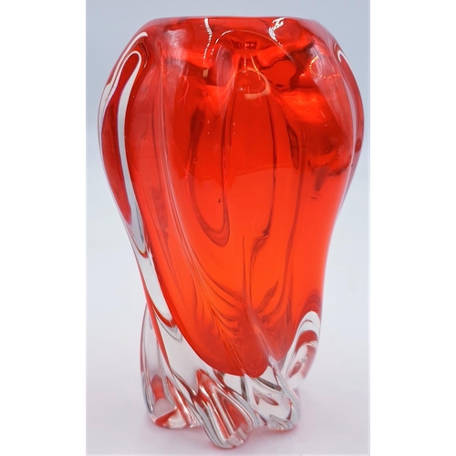 56 - ART GLASS 17cm VASE