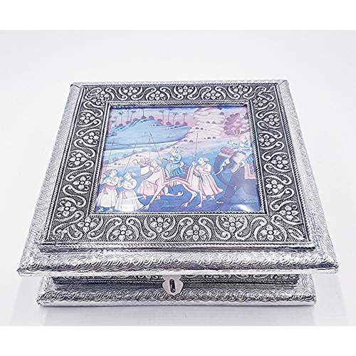 147 - SILVER STYLE 20cm x 20cm x 5cm JEWELLERY BOX