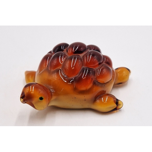 113 - AMBER GLASS 11.5cm PAPERWEIGHT FASHIONED AS A TURTLE