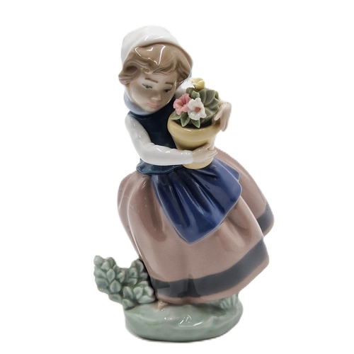 189 - LLADRO PORCELAIN Large 16.5cm CHARACTER FIGURINE 'SPRING IS HERE' Model No 5223 1984/2021 Sculptor J... 