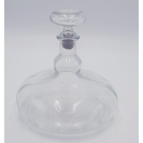 543 - GLASS 15cm CAPTAINS DECANTER