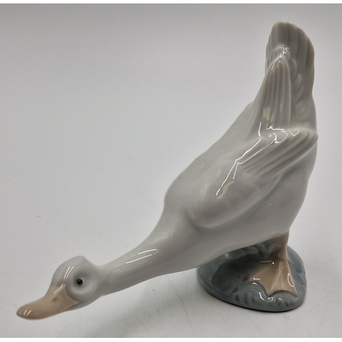 593 - LLADRO (Nao) PORCELAIN MODEL OF A GOOSE