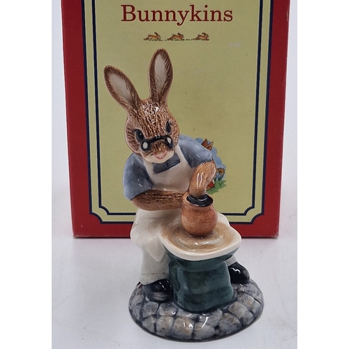 747 - ROYAL DOULTON 9.5cm BUNNYKINS CHARACTER FIGURINE 'MASTER POTTER BUNNYKINS' DB 131 1992/93 Only Desig... 