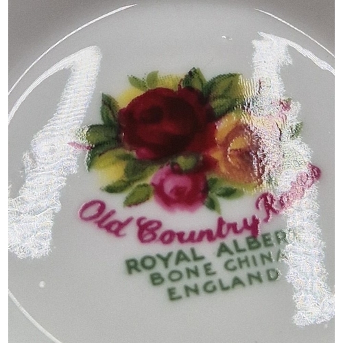 658 - ROYAL ALBERT CHINA ITEMS Inc CUPS, SAUCERS & JUGS IN THE OLD COUNTRY ROSES DESIGN