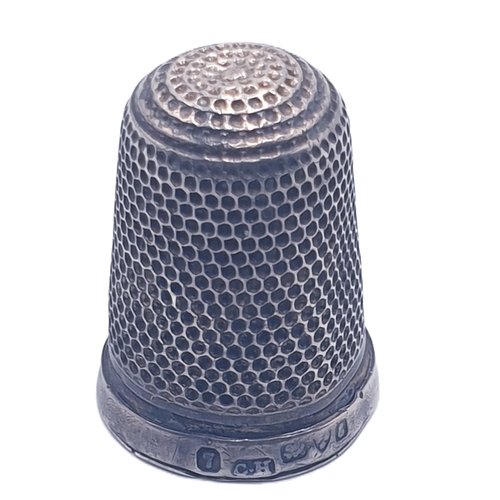 637 - SOLID SILVER (Hallmarked) THIMBLE By Charles Horner