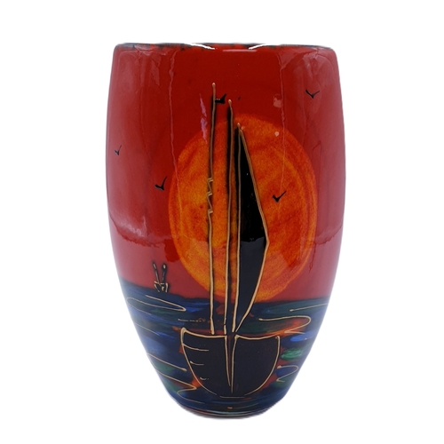 81 - ANITA HARRIS ART POTTERY Large 19cm TRIANGULAR VASE IN THE EVENTIDE DESIGN (Signed In Gold By Anita ... 