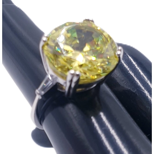 65C - STERLING SILVER (925) Large PERIDOT SOLITAIRE RING SET WITH CUBIC ZIRCONIA BAGUETTE CUT STONES ON SH... 