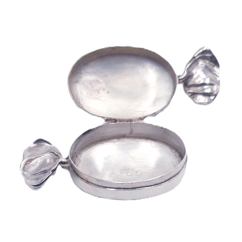 630D - SILVER (Hallmarked For Birmingham) SWEET DESIGN PILL/TRINKET BOX By Makers Lee Tyers Of Repousse Ltd... 