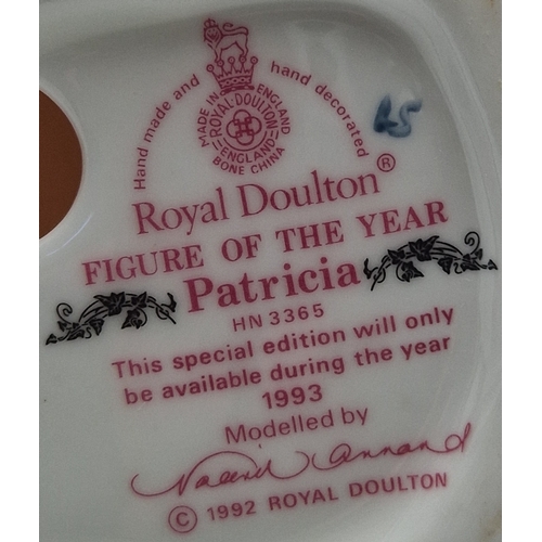 101 - ROYAL DOULTON Large 21.6cm FIGURINE 