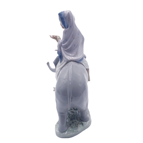 546 - LLADRO PORCELAIN Large 23cm x 19cm x 11.5cm MODEL OF TWO HINDU CHILDREN SITTING ON AN ELEPHANT (Mode... 