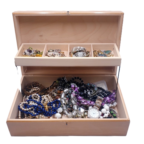 605 - JEWELLERY BOX & CONTENTS